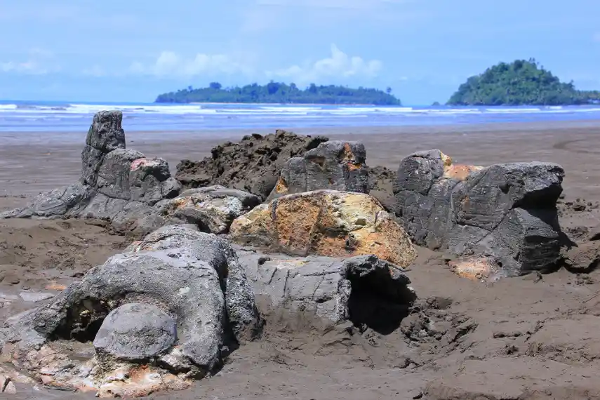 Pantai Air Manis